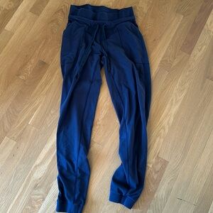 Lululemon sweat pants joggers navy size 6